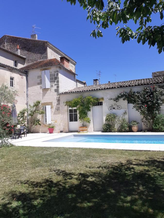 Le Cerisier Bed & Breakfast Sainte Foy la Grande Bagian luar foto